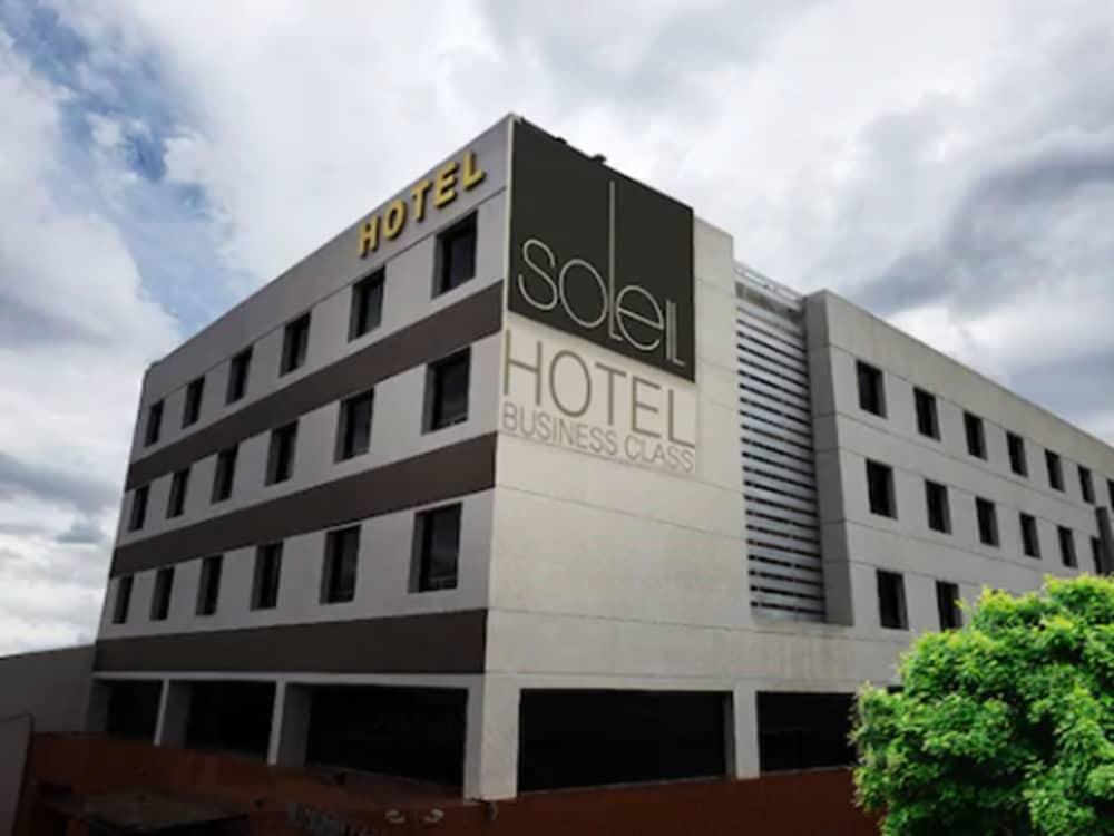 Hotel Soleil Business Class Celaya Селая Екстериор снимка