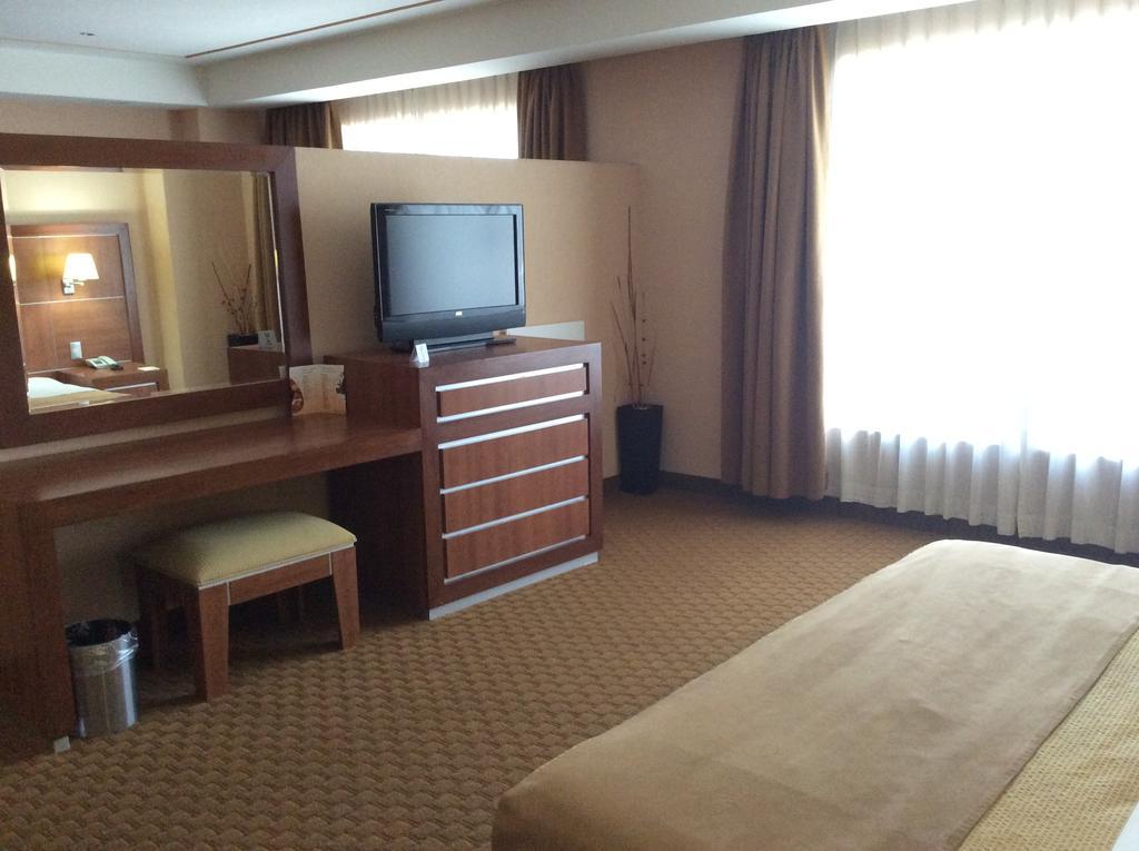 Hotel Soleil Business Class Celaya Екстериор снимка